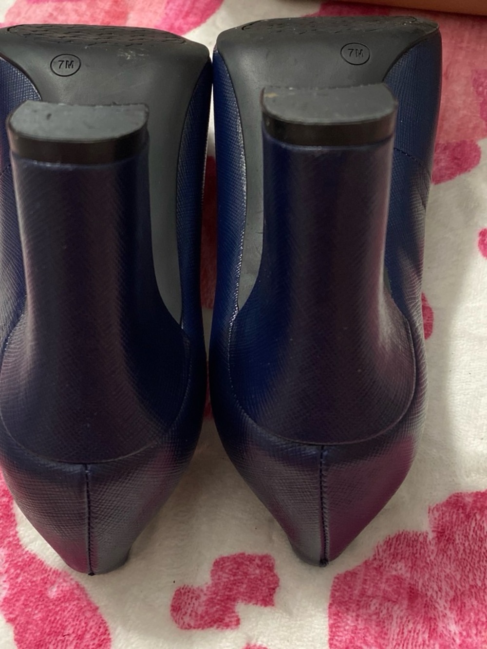 Amelia Grace Navy Pointed-Toe Women's Pumps - Picture 5 of 6